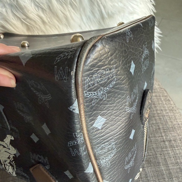 MCM vintage Black Lion Satchel - Picture 10 of 16